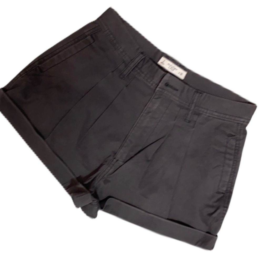 NWOT Abercrombie & Fitch pleated shorts